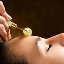 Rolo e placa de massagem facial de jade natural, ferramenta de Gua Sha para beleza do rosto e olhos.